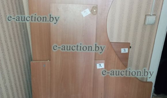 Компьютерный стол в разобранном виде