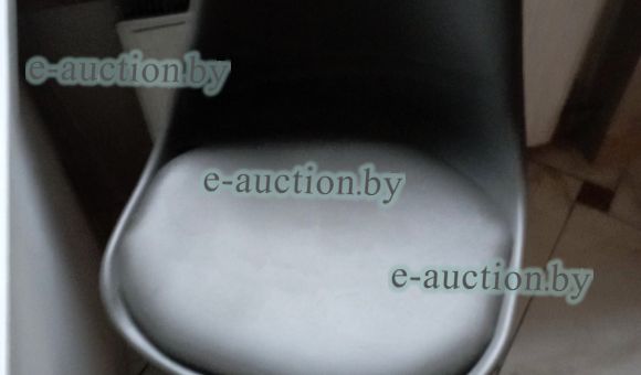 Стул пластиковый на колесах №12