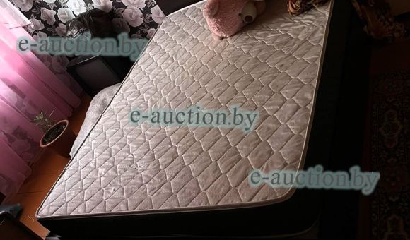 Кровать двуспальная с матрасом