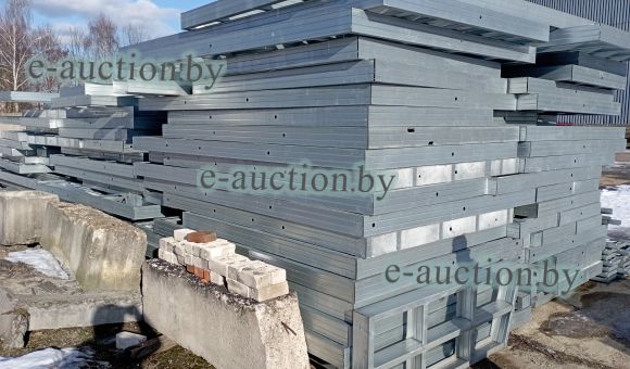 Металлоконструкция, состоящая из 218 элементов в ассортименте