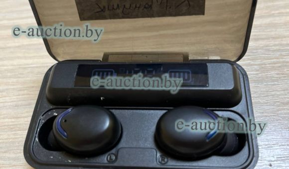 Наушнике в чехле