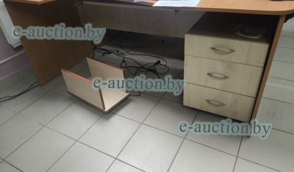 Стол офисный с выкатной тумбой