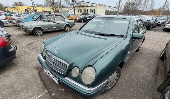Mercedes-Benz E230, 1997