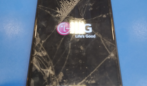 Мобильный телефон LG Мобильный телефон LG