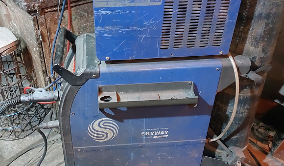 Сварочный аппарат Skyway 350 Dual Pulse со станцией охлаждения SL–1500 Сварочный аппарат Skyway 350 Dual Pulse со станцией охлаждения SL–1500