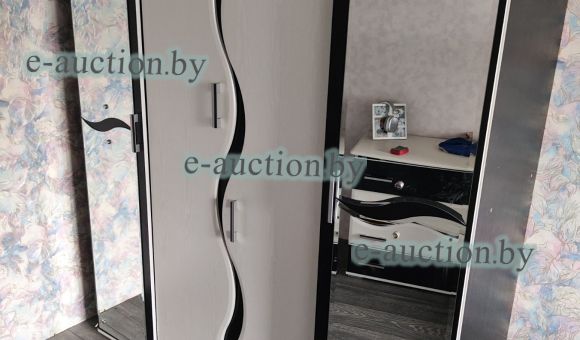 Шкаф с зеркалом