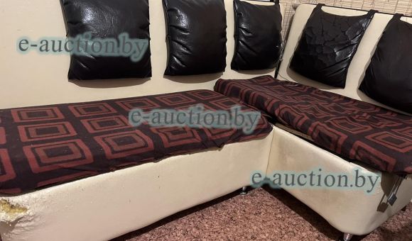 Угловая скамья