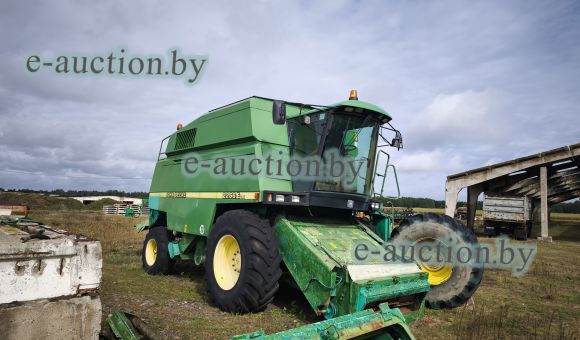 Комбайн зерноуборочный John Deere 2266Е, 2001