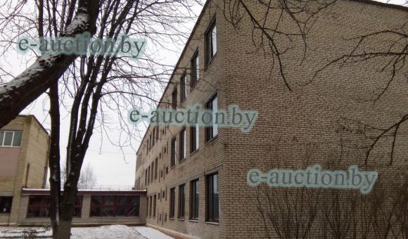 Капитальные строения: трехэтажное кирпичное здание корпуса теоретических занятий с подвалом, переходом 2075,4 кв.м; асфальтное покрытие 1232,4 кв.м (асфальтобетонное покрытие и бетонная плитка с бордюром)