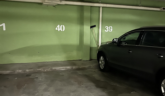 1/51 доля в праве общей долевой собственности на подземную гараж-стоянку (общая площадь 1642 м²) в г.Минске, которая соответствует 1 (одному) машино-месту № 40