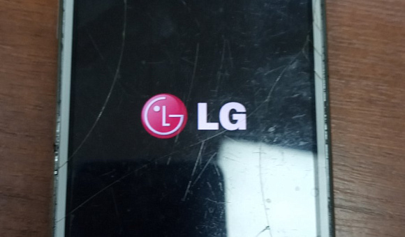 Мобильный телефон LG Мобильный телефон LG