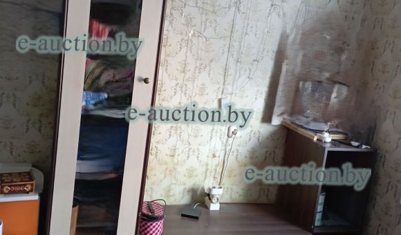 Горка бело-коричневого цвета