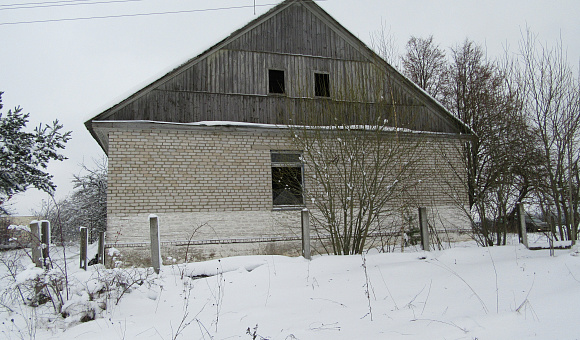 Здание Адамовской базовой общеобразовательной школы в д. Адамово (Воложинский район), площадью 377.8м²