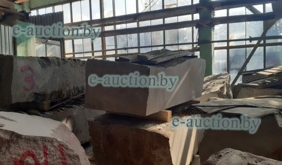  Блок колотый из гранита Покостовского