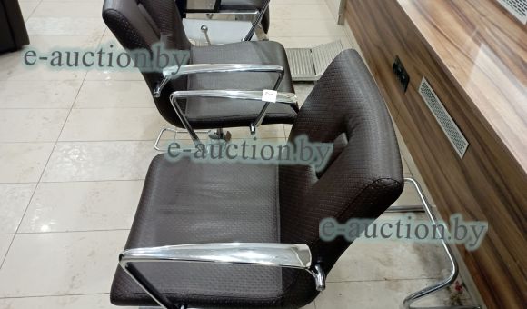 Стул парикмахерский с подставкой для ног №2