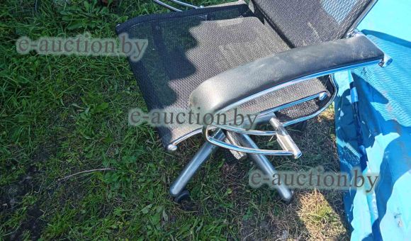 Офисное кресло