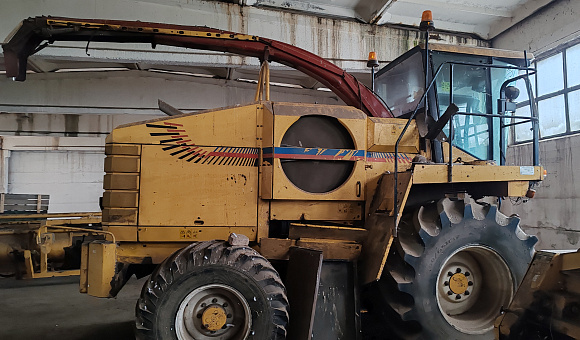 Кормоуборочный комбайн New Holland FX28, 2001 Кормоуборочный комбайн New Holland FX28, 2001
