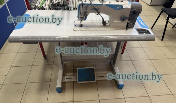 Швейная машина 