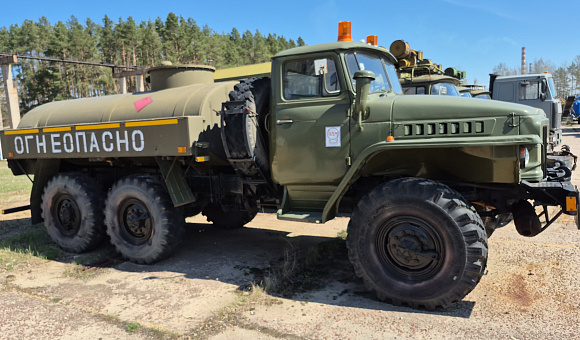 URAL 375 АЦ 5.5, 1984