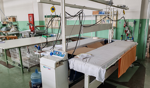 Гладильный стол BUSCHE c парогенератором REVERBERI Гладильный стол BUSCHE c парогенератором REVERBERI