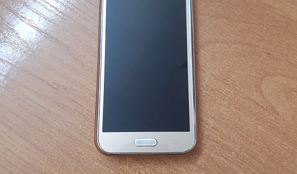Мобильный телефон Samsung J2