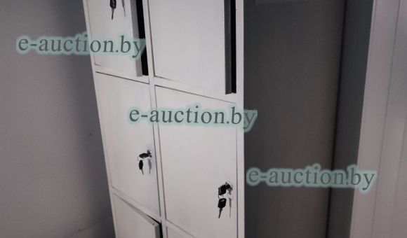 Шкаф для вещей с ячейками 