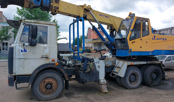 Экскаватор МAZ-630303 EW 25 M1, 2007 Экскаватор МAZ-630303 EW 25 M1, 2007