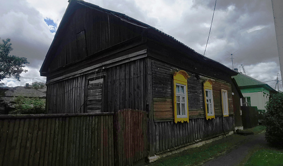 Квартира с верандой, крыльцом, сараем и 1/2 часть сарая в г. Бобруйске, площадью 29.2м²