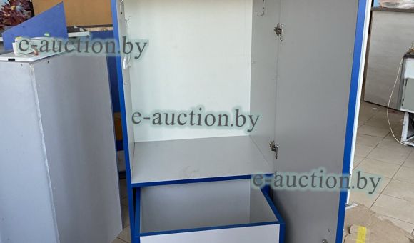 Шкаф с полками