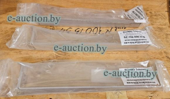 Universal mounting bracker for resistive and acoustic touchscreen