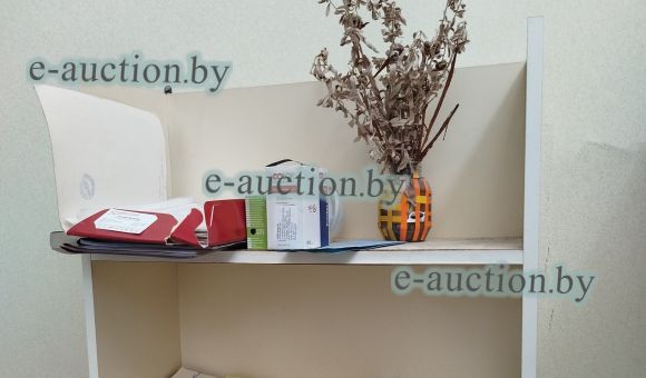 Комплект офисной мебели сине-белого цвета