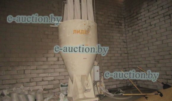 Дробилка кормов со смесителем и конвейером