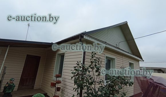 1/2 доля в праве собственности на жилой дом в д. Старая Рудица (Дзержинский район), площадью 88.6 м²