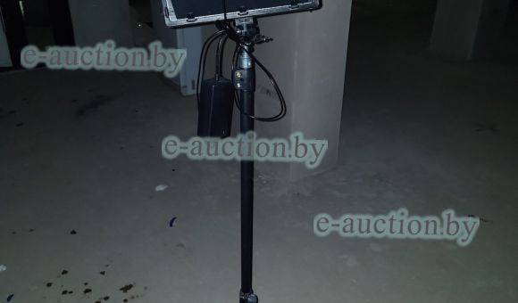 Лампа на штативе