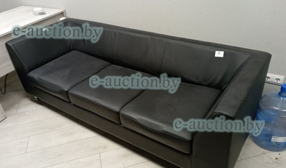 Диван черного цвета кож/зам №7