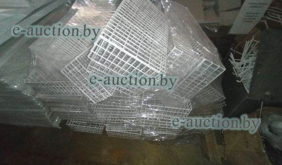 Стеллажи в разобранном виде с комплектующими