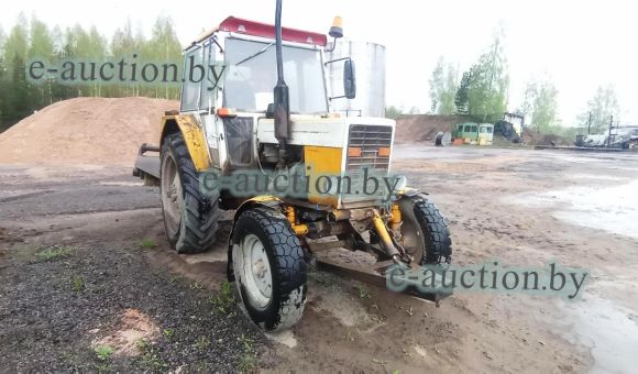 МТЗ 80, 1991 со щёточным оборудованием 82.6-4714000-01 ПС