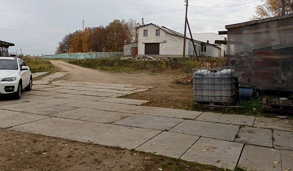 Помещение для хранения техники вблизи д. Дворище (Дзержинский район), площадью 133.5 м²
