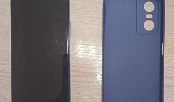 Мобильный телефон Tecno POP с чехлом