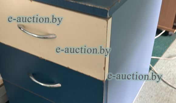 Тумба с тремя шуфлядами 