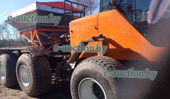 Опрыскиватель-разбрасыватель самоходный ТУМАН-3М