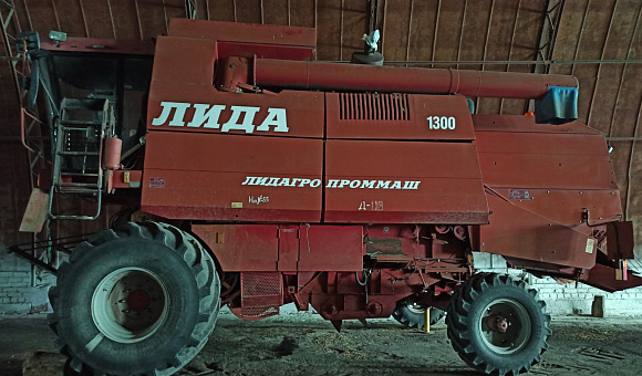 Зерноуборочный комбайн ЛИДА-1300, 2006 Зерноуборочный комбайн ЛИДА-1300, 2006