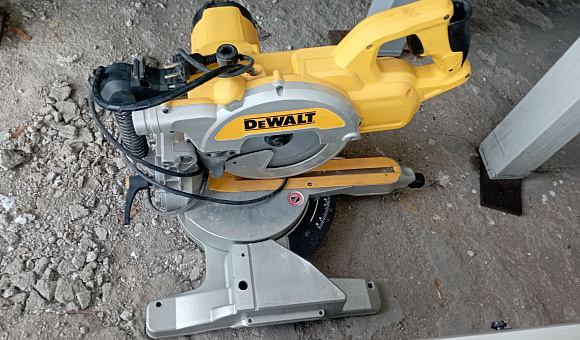 Пила торцевая DEWALT DWS 777 Пила торцевая DEWALT DWS 777