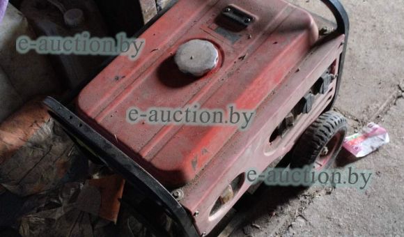 Бензогенератор красн. цв.