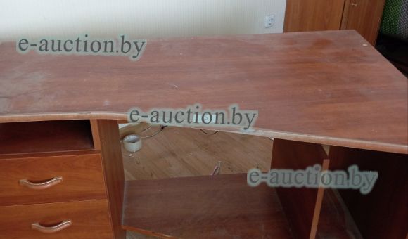 Стол письменный с шуфлядами