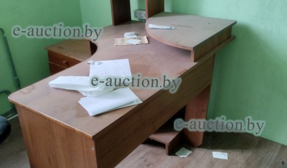 Стол компьютерный коричневый