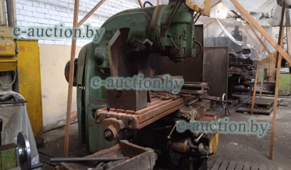 Вертикально-фрезерный станок СМ13П