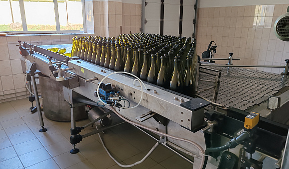 Комплекс оборудования в составе линии по розливу Комплекс оборудования в составе линии по розливу