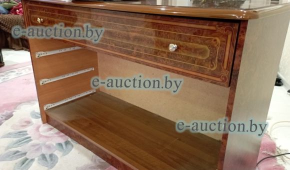 Комод коричневого цвета