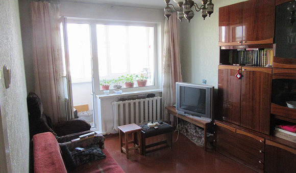 1/2 доля в праве собственности на трёхкомнатную квартиру в г. Слуцке, площадью 62 м²